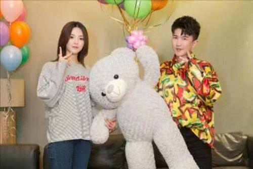 娱乐吃瓜背景图图文,揭秘吃瓜群众的狂欢盛宴